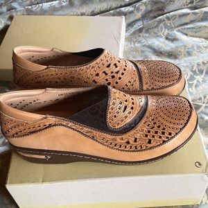 Spring Step L’Artiste wedges sized 41(9.5-10)